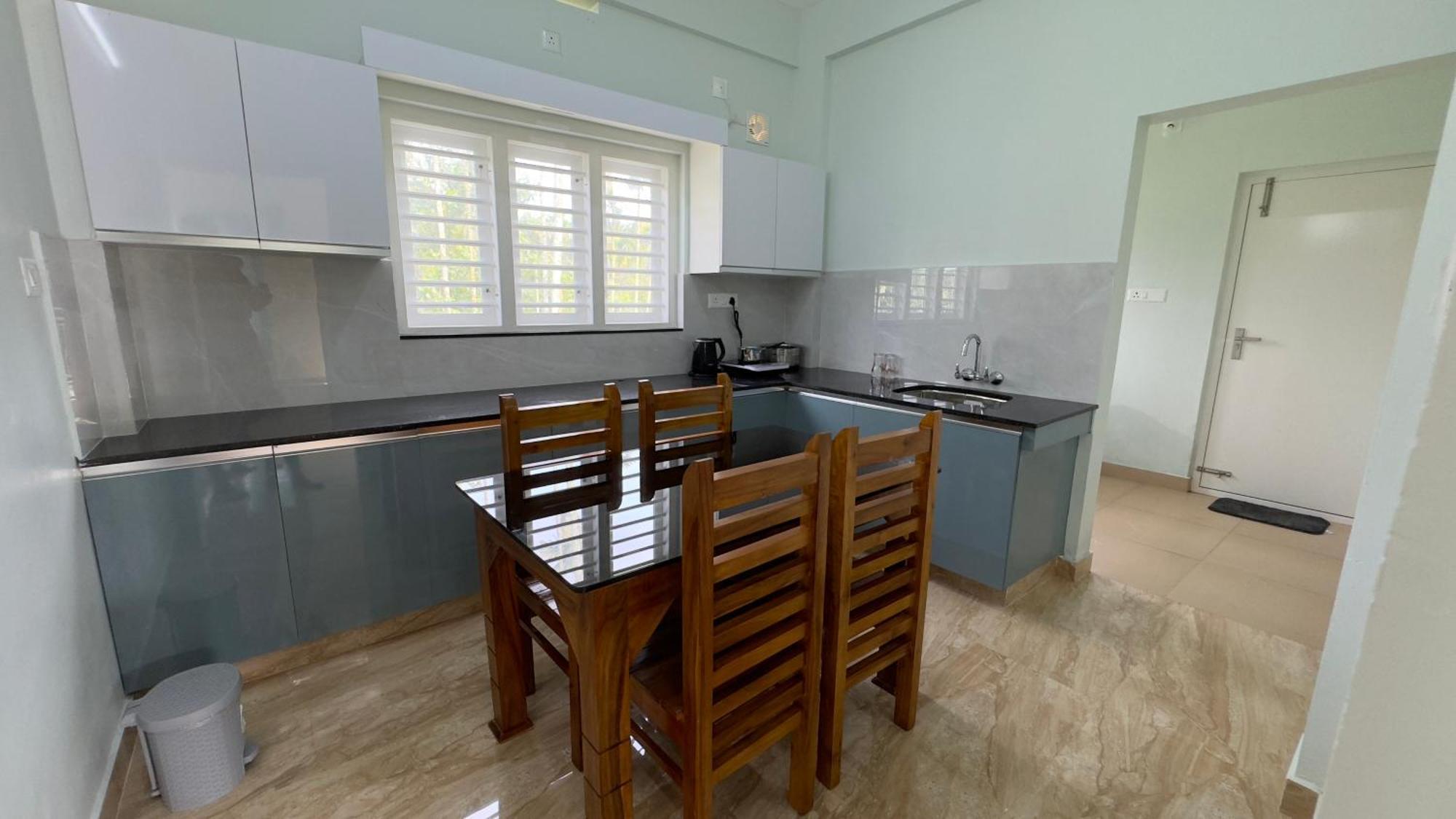 The Karlyle Homestay Vaduvanchal Exterior photo